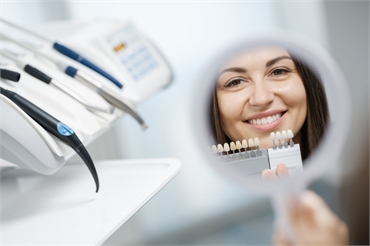 A Look At 5 Reasons To Consider Having Dental Veneers