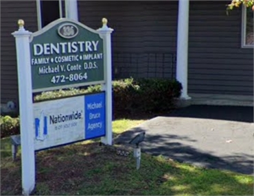 Sign board of Glenmont Dental