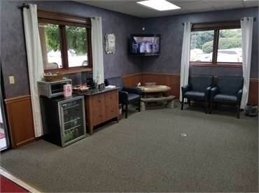 Waiting area at Elkhart IN dentist Douglas J Snyder DDS PC