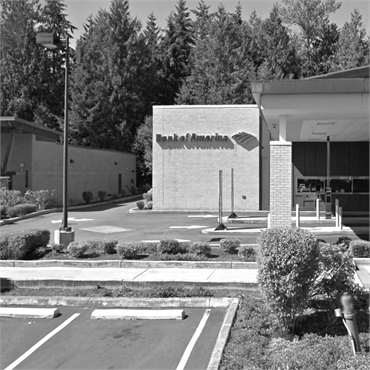 ATM Bank of America few paces away from Redmond Ridge Pediatric Dentistry