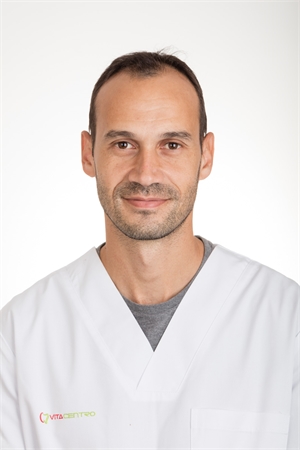 Dr. Roberto