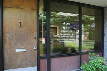 Signage on window pane at Aces Dental just a few paces away from Northern Arizona University Flagsta