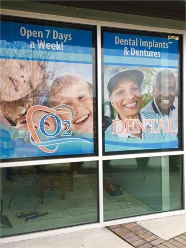 Glasspane with signage at O2 Dental Group of Fayetteville