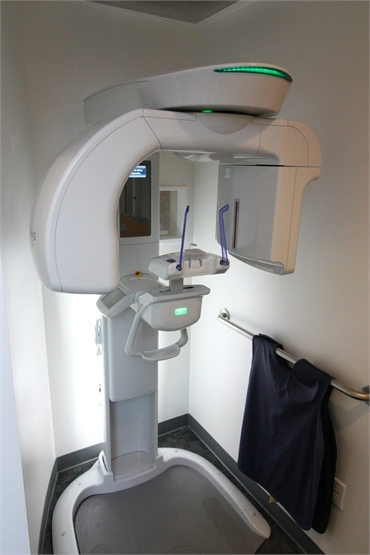 Digital Dental X-ray machine at cosmetic dentist Dr. Guy Burk's office