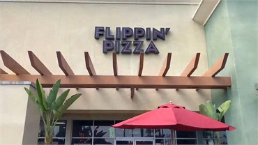 Flippin Pizza 5 minutes to the south of Karimi Dental of Long Beach