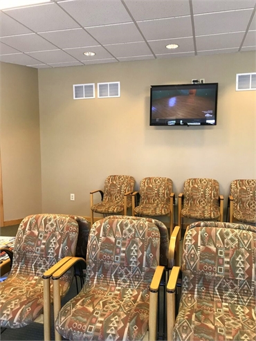 Waiting area at the office of Fort Wayne dentist Steven Ellinwood DDS