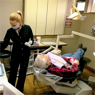 Dental hygienist at 5 Mile Smiles prepares patient for denture placement