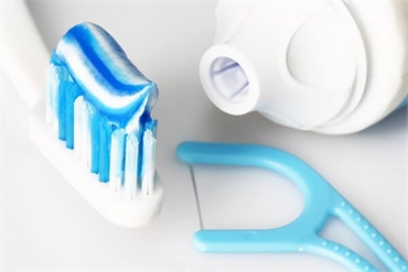 Should You Brush Your Teeth Before or After Flossing?