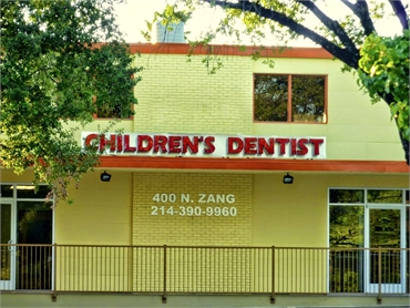Exterior view Bishop Arts Kids Pediatric Dentistry office building