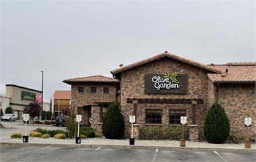 Olive Garden Italian Restaurant few paces to the south of East Wenatchee dentist Webb Dental Care