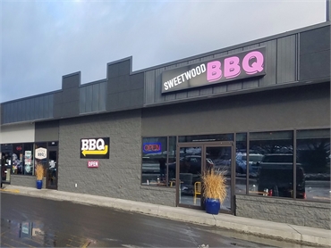 Sweetwood BBQ at 7 minutes drive to the north of East Wenatchee dentist Webb Dental Care