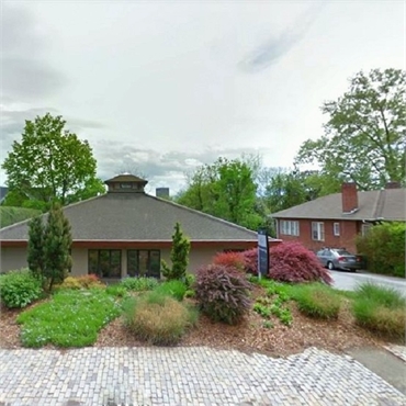 Front view of the office of Asheville dentist Asheville Smiles Cosmetic and Family Dentistry