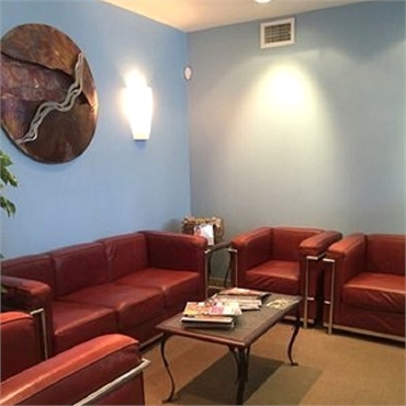 Waiting area at the implant dentistry offie of Rolando Cibischino DMD in Hackensack NJ