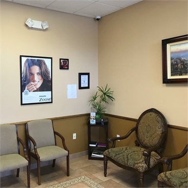 Waiting area at Palm Beach Gardens dental implants specialist Everlasting Smiles