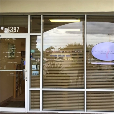 Signage on the front door of Everlasting Smiles Palm Beach Gardens FL 33410