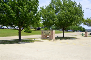 Outside signage and parking area at Fort Worth dentist Mira Vista Dental Associates