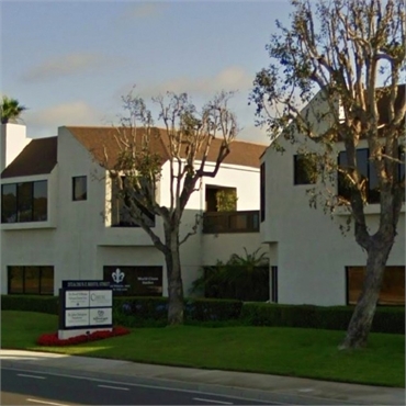Exterior view of the office of Newport Beach dentist John B Chrispens DDS