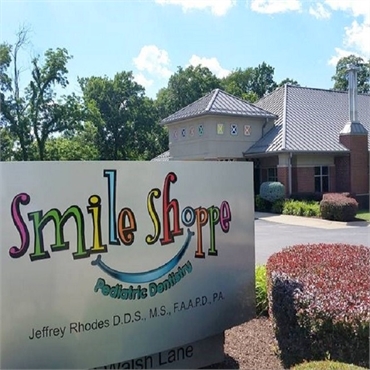 Signboard outside Smile Shoppe Pediatric Dentistry Rogers AR