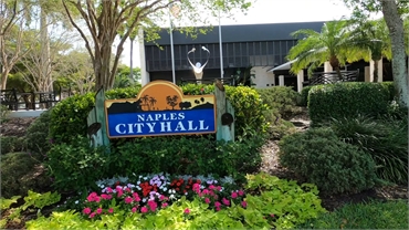 Naples City Hall at 5 minutes drive to the south of Naples dentist Matonti Dental