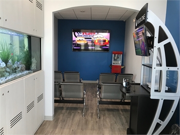 Aquarium and waiting area at Dallas dentist Dulce Dental