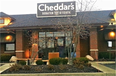 Cheddar's Scratch Kitchen few paces to the north of Findlay dentist Anderson Family Dentist