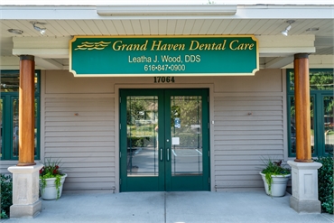 Storefront view Grand Haven Dental Care office in Grand Haven MI