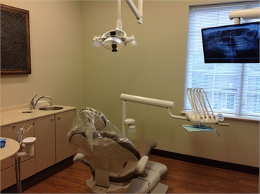 Treatment room at the office of best Knoxville dentist Robert M. Kelso DDS