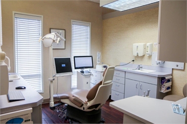 Well equipped modern opeatory at Medford dentist Elite Dental