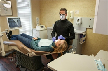 Medford's top dental implants specialist Dr. Warr at Elite Dental