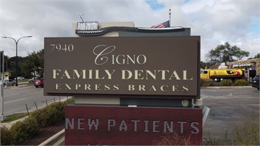 Signboard outside the office at Cigno Family Dental