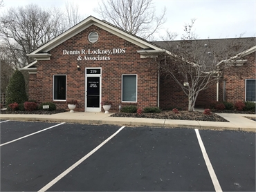 Exterior view of the office of Concord dentist Dennis R. Lockney DDS