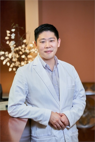 Renton implant dentist Dr Yuchen Hu DMD at Hu Smiles in Renton