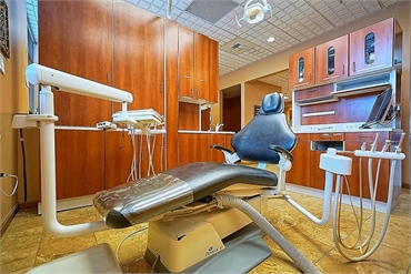 Dentist chair at Renton dentist Hu Smiles