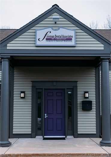 Entrance to Cohasset dentist Freeman Dental Associates