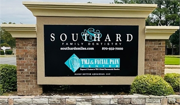 Signboard outside the office of Southard Family Dentistry Jonesboro