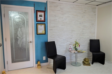 Reception area at Lake Forest dentist Pankaj R. Narkhede DDS MDS Honored Fellow AAID