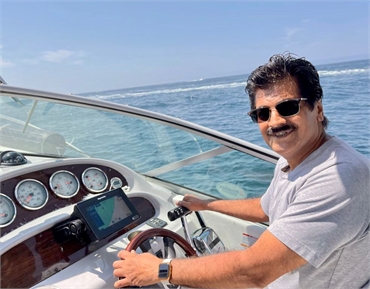 Lake Forest dentst Pankaj R. Narkhede DDS MDS Honored Fellow AAID in his speed boat