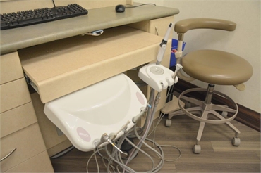 Dental equipment and dentist chair at Oshawa dentist Dr. Gold's Source Dental