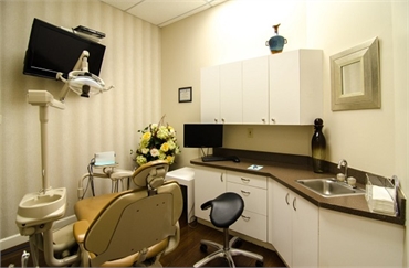 Modern dental treatment room of Palm Beach Gardens FL dentist Andrew Rudnick DMD