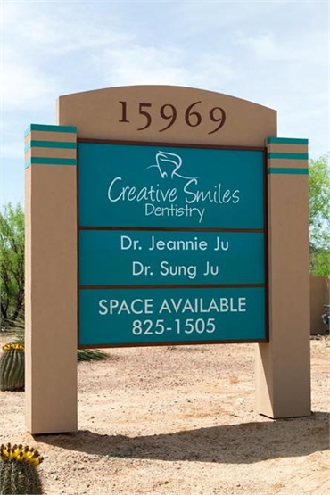 Signboard of Tucson dentist Creative Smiles Dentistry